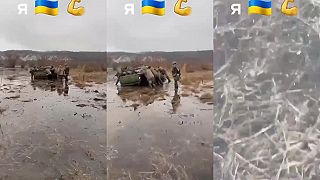 Pickupy ukrajinskej armády uviazli vo vode.

