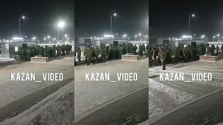 Mobici napadli veliteľa a opustili kasárne