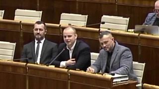 ?? AKTUÁLNE Z PARLAMENTU 

