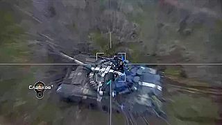 Lancet ruských vzdušných síl ničí tank ozbrojených síl Ukrajiny s posádkou