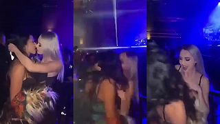 2 fešandy v nočnom klube
