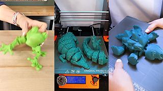 Timelapse 3D tlačiarne, ktorá vyrába modely hračiek s funkčnými kĺbmi