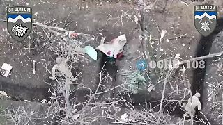 Skupiny 108. horská útočná čistí zákopy a zbiera zajatcov