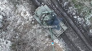Ruský T-72 vs. ukrajinský granát VOG-17 zhodený z dronu