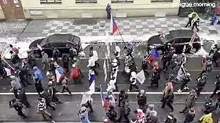 V Prahe sa včera konali masové demonštrácie.