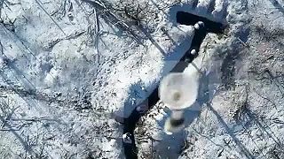 Ruskí operátori dronov presnými zásahmi likviduje ukrajinských vojakov