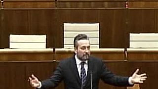 Ľuboš Bláha kretén zo Smeru bojuje vojnou za mier