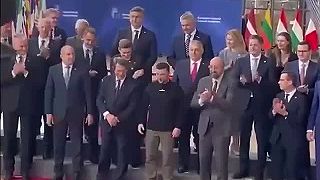 Hadanka:

Kto netlieska ☝️ je nedemokraticky a nejde so stadom.