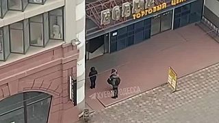 Ukrajinec šiel na nákup, zobral ho vojak (VIDEO JE LOKALIZOVANÉ)