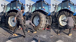 Výmena pneumatiky na traktore level EASY