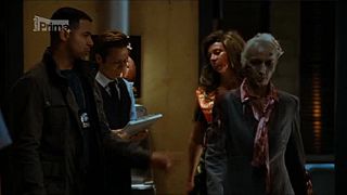 Vtierka Castle 4x22 Zivi mrtvi