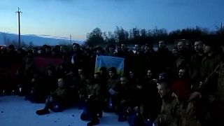 100 UA zajatcov sa vrátilo domov