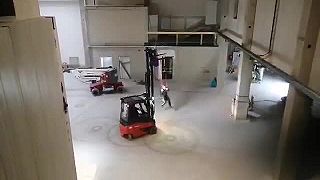 Ked sa chlapi nudia v praci.