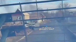 BTR-4 čistí ulice v Bachmute od kriminálnikov z ruských väzníc