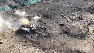 Presný zásah do prielezu T-80BVM