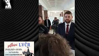 Legitímni veritelia Českej republiky - Intro