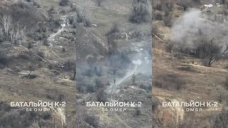 K-2 lividuje nepriamou paľbou okupantom protitankové 100mm delo MT-12
