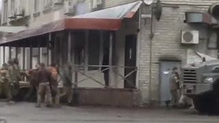 Okupanti si úspešne udržiavajú mizernú morálku