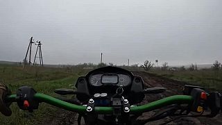 Prešiel na elektrickej motorke cez protitankovú mínu.(ukrajina)