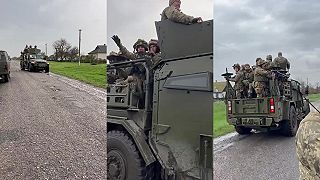 Ukrajinská armáda a britské obrnené vozidlá Husky.
