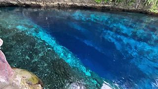 Nádherná priezračná voda filipínskej „začarovanej rieky“ v Hinatuan