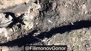 Okupanti v zákopoch držia pozície