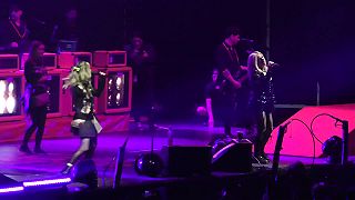 Avril Lavigne & Phem - Wannabe (Live in Poland)