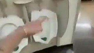 Ako obsadzovať na pánskych toaletách pisoáre?