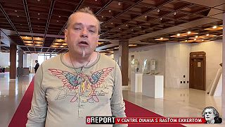 Rasto odhodil servitky