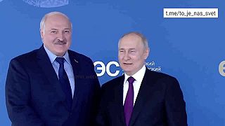 Aha, polomŕtvy Lukašenko a Putinov dvojník :D