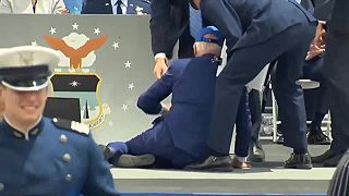 Joe Biden zase spadol
