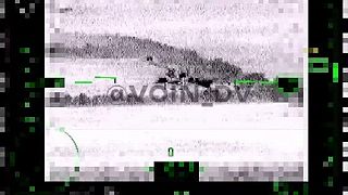 Ruský Ka-52 Alligator poľahky ničí konvoj ukrajinských obrnených vozidiel