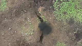 Sám opustený v zákope uprostred cudzej krajiny