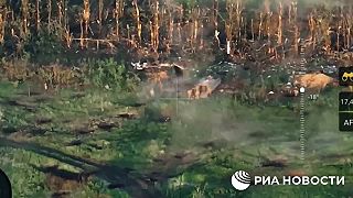 Ukrajinským vojakom pri nastupovaní do transportéra priletela raketa (CITLIVÉ)