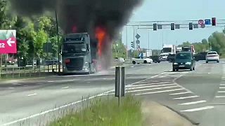 V Rige partizáni pália techniku ​​NATO, ktorú chceli úrady poslať na Ukrajinu