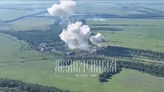 Zábery zásahu termobarickou muníciou z ťažkého plameňometného systému Solntepek