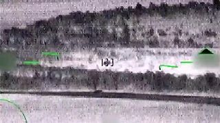 Ruský útočný vrtuľník Mi-28N ničí ukrajinskú vojenskú techniku