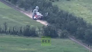 Ukrajinský tank po zásahu protitankovou riadenou strelou