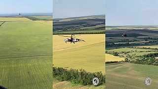 Vrtuľník Ka-52 sa vracia na základňu s poškodeným chvostom