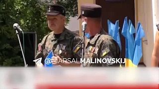 Na ukrajine bol vyznamenaný veterán divize SS Halič :) ešte si aj zahajloval :)