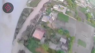 Dron bombardér s pevným krídlom a slušnou presnosťou