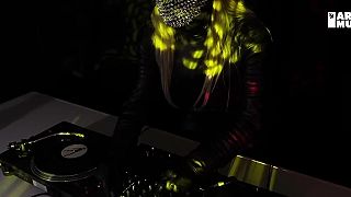 Chicane feat. The Mannequin - Summer in E Major