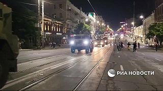 Veľká kolóna Vagnerovcov opúšťa veliteľstvo v Rostove na Done