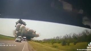 Rusi bombardujú kolónu počas presunu Wágnerovcov