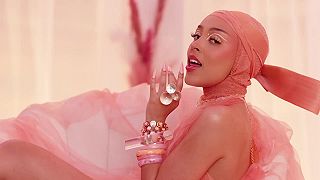 Doja Cat ft. SZA - Kiss Me More (Official)