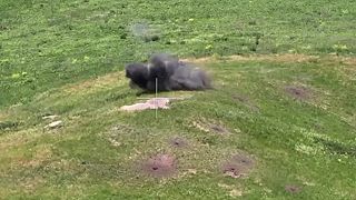 Ruský FPV dron vs. ukrajinskí vojaci a protitankový raketový komplet
