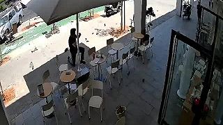 Moment dnešného teroristického útoku v Tel Avive. (drsné)