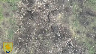 Dron sleduje čistenie zákopov pri Bachmute 21. brigádov
