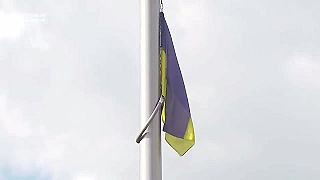 Vlajka z Bachmutu vztýčená počas summitu NATO vo Vilniuse