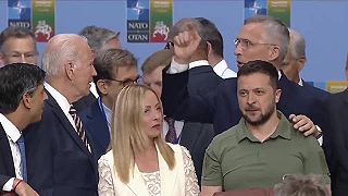 Všimnite si ako Alzak skube tým noštekom stále ;-D